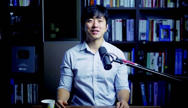 김경렬 원장은 기획, 촬영, 편집까지 모두 혼자 소화한다