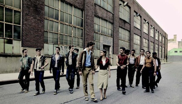 웨스트 사이드 스토리. 1월 12일 개봉