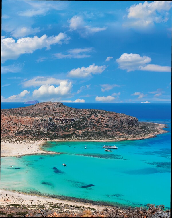 옥빛 라군이 펼쳐진 발로스 해변