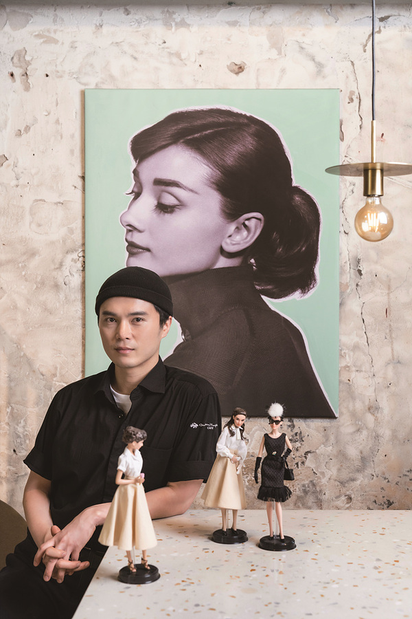 조소를 전공한 임 대표는 오드리 헵번의 피겨를 직접 만들었다.