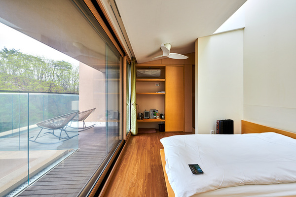 자연광이 그대로 들어오는 객실
