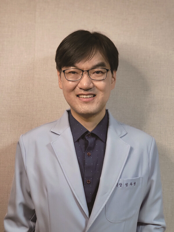 Profile 엄두영•現 양평경희통합의원 원장•한국의사한의사복수면허자협회 학술이사•통합정형통증의학회 정회원•대한한의학회 정회원