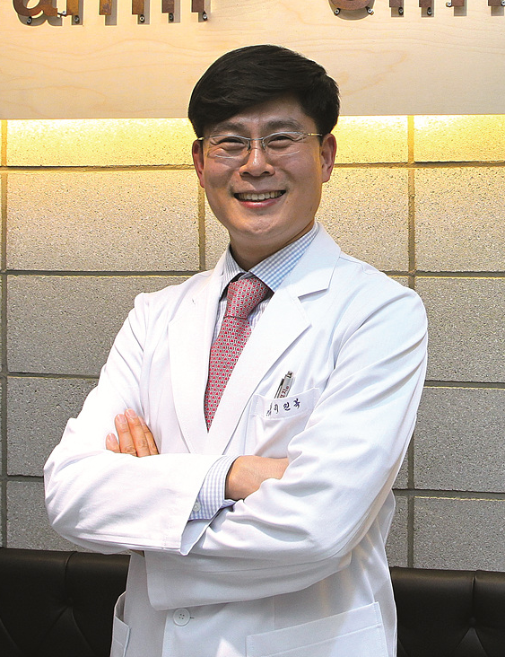 Profile 이진복 •現 나우리가정의학과의원 원장 •대한가정의학회 정회원 •대한비만학회 정회원