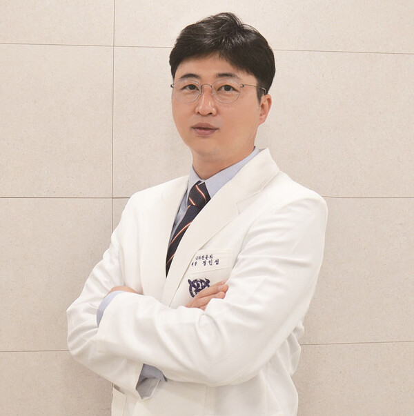 Profile 정인섭 •現 마천서울내과의원 대표원장 •분당서울대학교병원 소화기내과 임상교수 •소화기 내시경 세부 전문의 •서울대학교병원 내과 동문