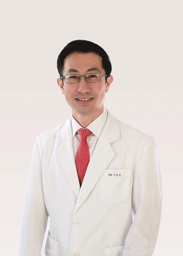 Profile 이상욱 •現 인천참사랑병원 가정의학과 원장 •연세대학교 의과대학 외래 임상 교수 역 •대한가정의학회 회원 •한국임상고혈압학회 회원 •세브란스 가정의학과 통합의학연구회 회원