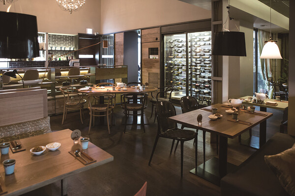 서울시 강남구 선릉로148길 37(청담점)•영동대로 648(삼성점) 02-545-4448(청담점)•02-543-4448(삼성점)