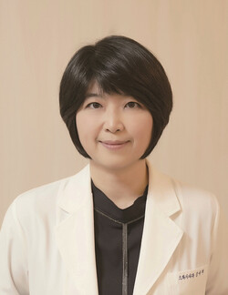 Profile 김세희 •現 연세송앤김내과의원 •서울아산병원 울산대 의과대학 석사 •소화기내과 세부 전문의