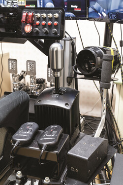 심 레이싱의 낭만을 채워주는 변속기