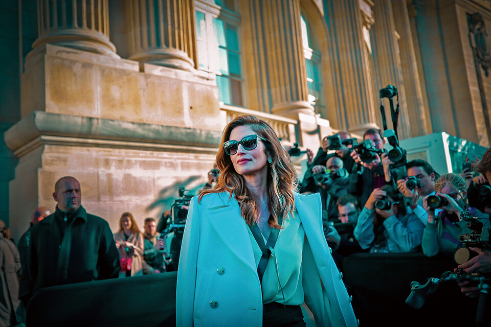 신디 크로퍼드Cindy Crawford, Chanel, Paris 2018방송인 조세호샤넬 패션쇼가 열리는 프랑스 파리의 그랑 팔레에서 스트리트 패션 사진가가 되어본다. 내 운명의 피사체는 누가 될 것인가. 그 순간 톱 모델 겸 영화배우 신디 크로퍼드가 보였다.