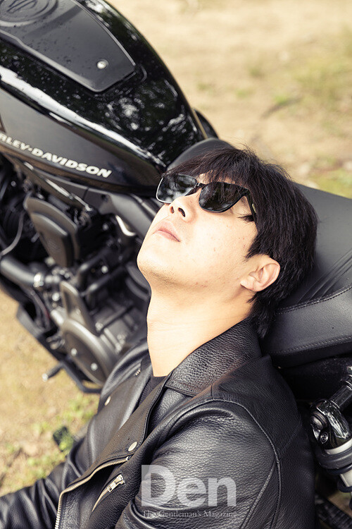 김동하. 툇마루무용단 대표. 현대무용가 겸 안무가.