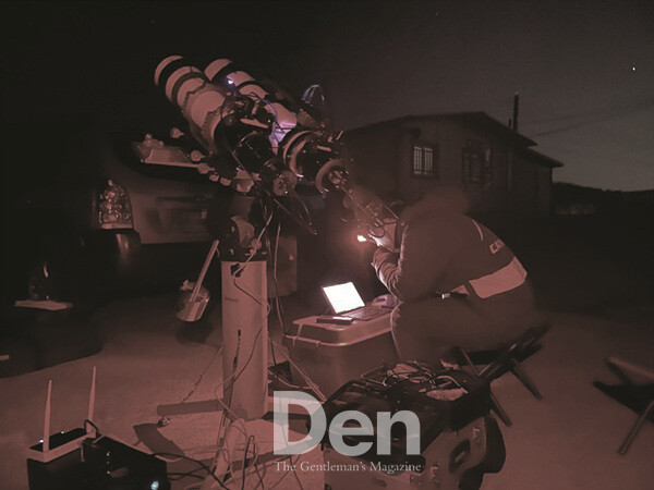 굴절망원경 2대로 촬영하는 중