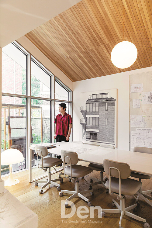 1980년생, 에이코랩건축사사무소 디렉터, 동양대학교 디자인학부 교수