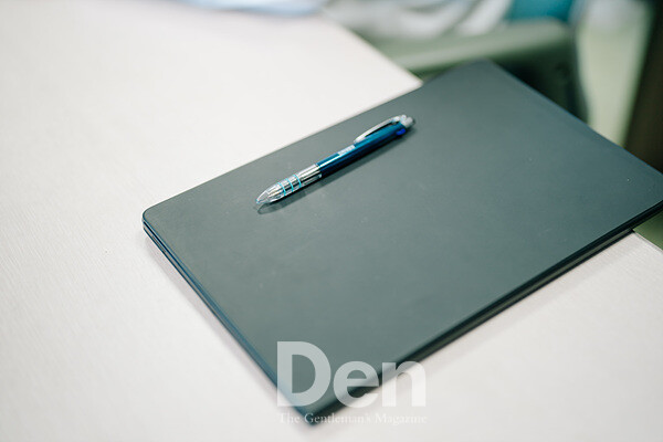 김창환 교수가 분신처럼 갖고 다니는 태블릿PC