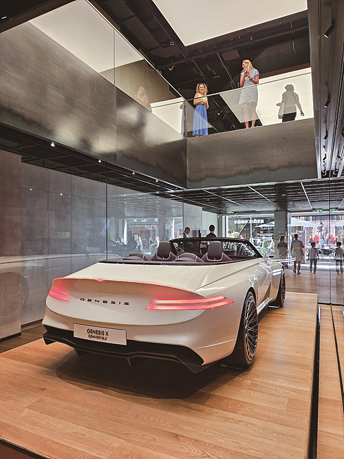 제네시스 스튜디오에서 전시된 ‘X 컨버터블’ 콘셉트카 ⓒ김형준<br>