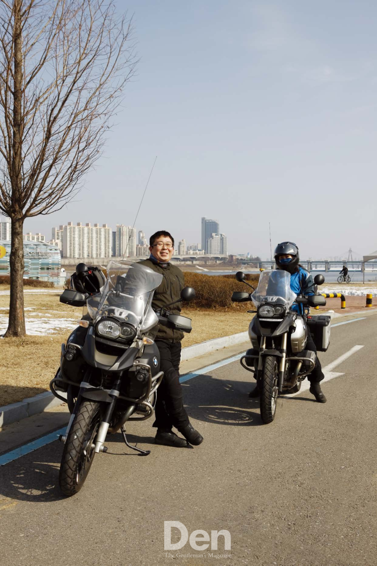 Profile 박훈.1969년생. 현 리베라 호텔 대표. BMW 공식 모터사이클 동호회 MCK(Motorrad Club of Korea) 7대 회장.