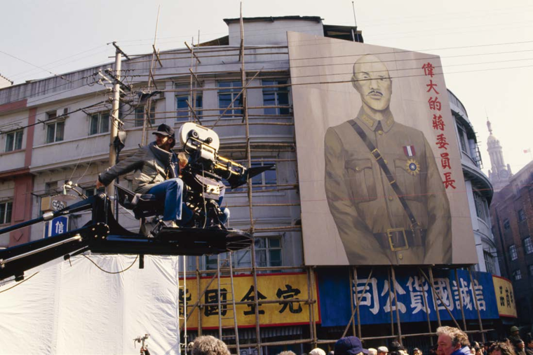 1987년 41세. 영화 [태양의 제국] 촬영장유치한 어린이용 영화만 만든다는 비판에 정면으로 반박하기 위해 만든 영화. 태평양전쟁을 배경으로 한 소년의 성장 과정을 그렸다.