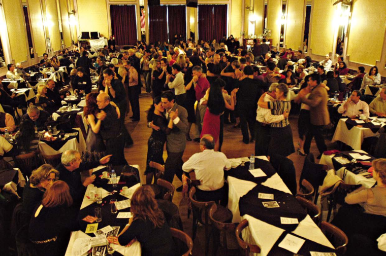 아르헨티나인들은 탱고를 ‘네 다리 간의 대화’라고 말한다.