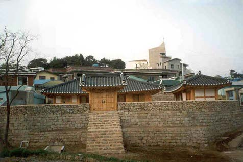 마을에서 가장 좋은 터에 자리한 김영삼 전 대통령의 생가