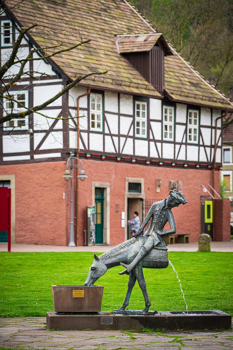 뮌히하우젠 남작은 1720년에 태어나 1792년 사망한 실존 인물로, 실제로도 농담을 좋아하는 쾌활한 성격이었다고 한다. ⓒ Den<br>