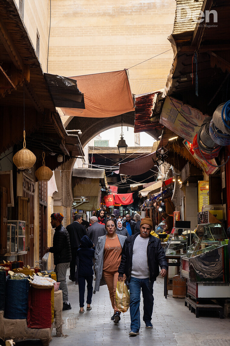 전통시장 수크는 우리나라 길거리 상점을 연상시킨다. 이곳에서는 현지인들이 전통 방식으로 만든 공예품이나 음식 등을 판매해 구경하는 재미가 쏠쏠하다. ⓒ Den