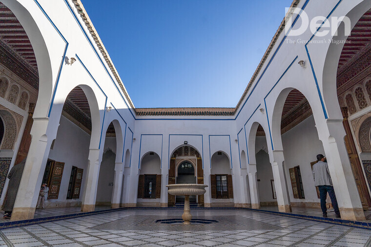 마라케시에 위치한 다르 엘 바샤 박물관. 제2차 세계대전 이후 궁전은 폐쇄되었으나, 2017년 복원 과정을 거쳐 박물관으로 재개관했다. 모로코의 전통 건축양식을 엿볼 수 있다. ⓒ Den
