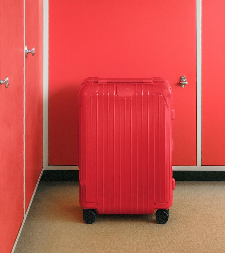 폴리카보네이트 소재를 활용한 에센셜 슈트케이스. ⓒ리모와 코리아<br>