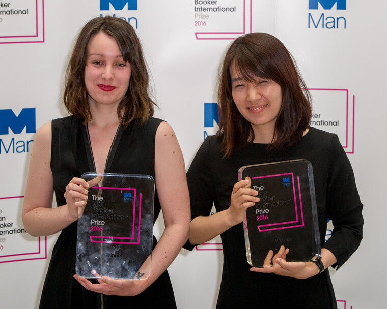 2016년 데보라 스미스 번역가와 한강 작가는 [채식주의자]로 맨부커상을 공동 수상했다. ⓒalamy